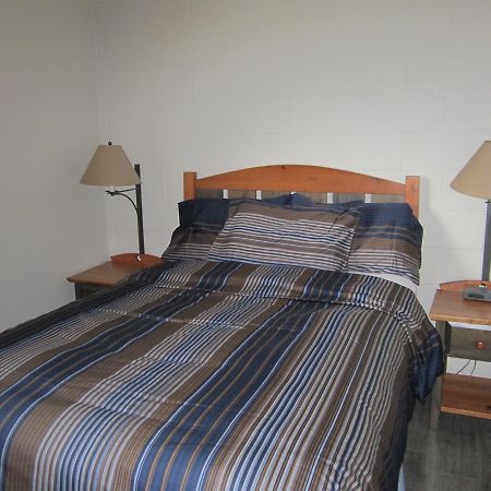 בלו ריבר Saddle Mountain Lodge מראה חיצוני תמונה