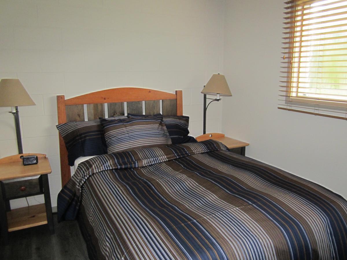 בלו ריבר Saddle Mountain Lodge מראה חיצוני תמונה